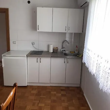 Διαμέρισμα Sobe Lara *